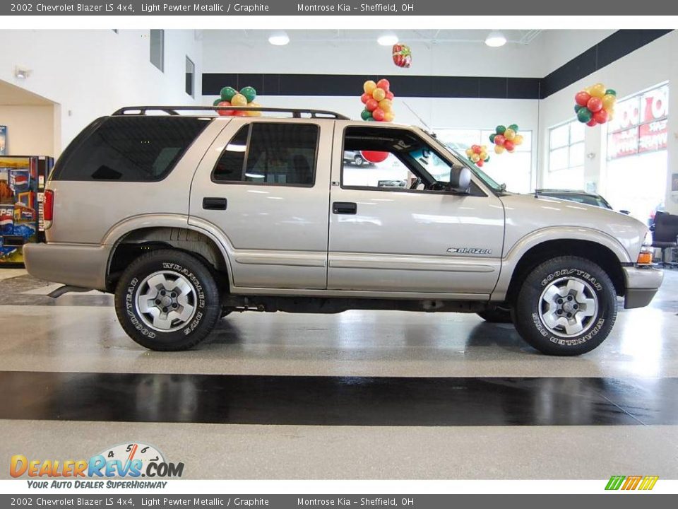 2002 Chevrolet Blazer LS 4x4 Light Pewter Metallic / Graphite Photo #8