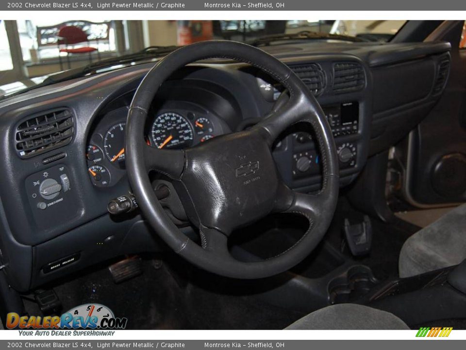 2002 Chevrolet Blazer LS 4x4 Light Pewter Metallic / Graphite Photo #13
