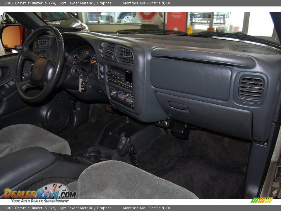 2002 Chevrolet Blazer LS 4x4 Light Pewter Metallic / Graphite Photo #14