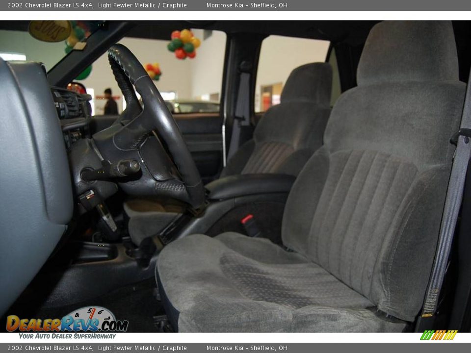 2002 Chevrolet Blazer LS 4x4 Light Pewter Metallic / Graphite Photo #15