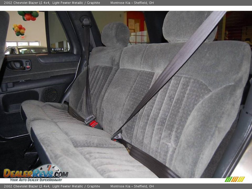 2002 Chevrolet Blazer LS 4x4 Light Pewter Metallic / Graphite Photo #17