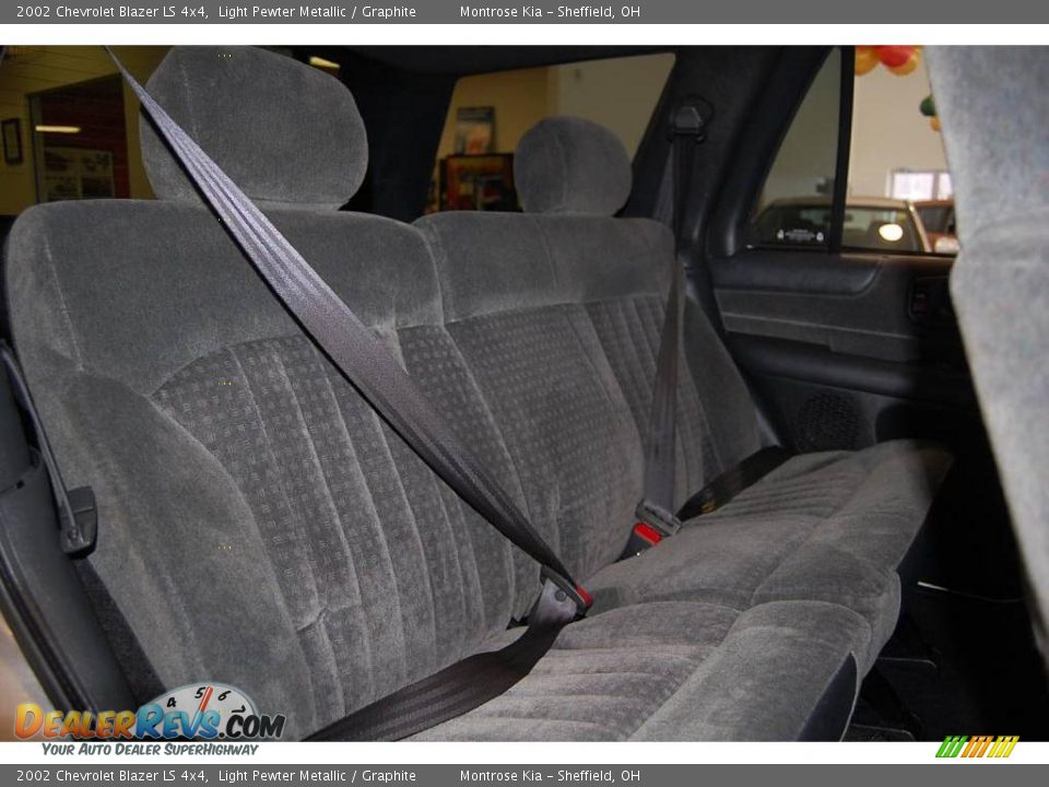 2002 Chevrolet Blazer LS 4x4 Light Pewter Metallic / Graphite Photo #18