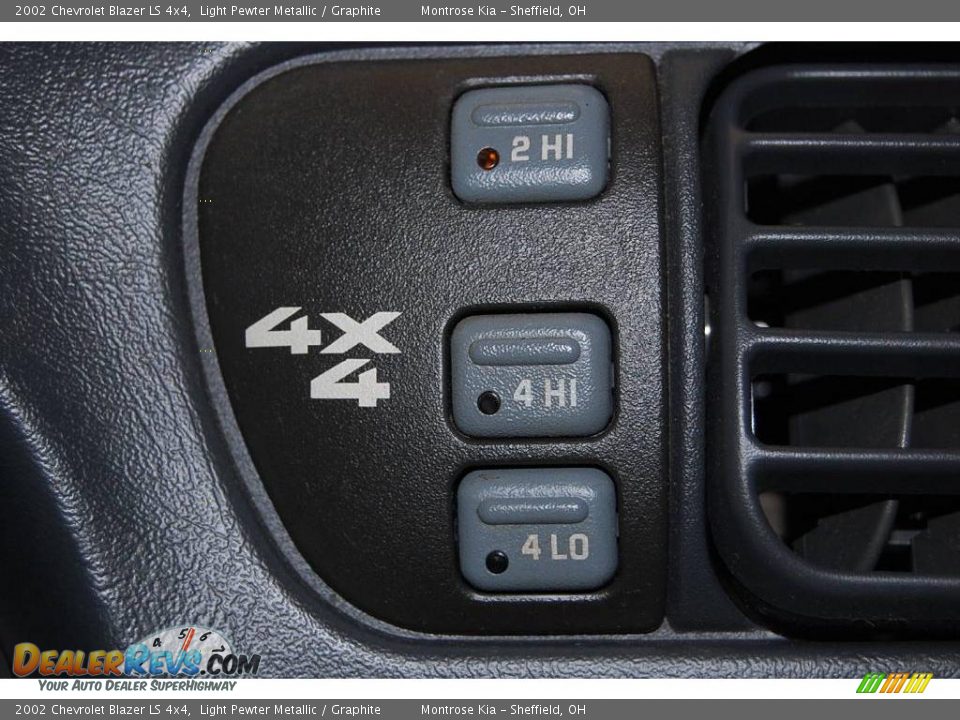 2002 Chevrolet Blazer LS 4x4 Light Pewter Metallic / Graphite Photo #28