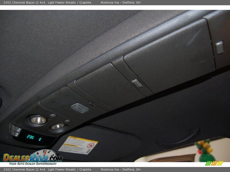2002 Chevrolet Blazer LS 4x4 Light Pewter Metallic / Graphite Photo #30
