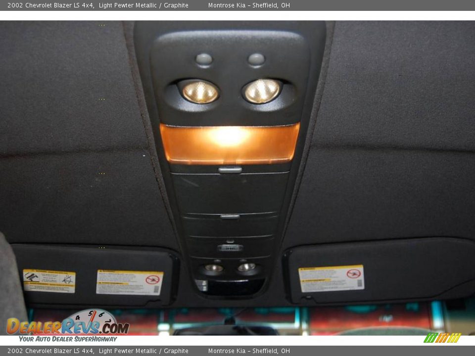 2002 Chevrolet Blazer LS 4x4 Light Pewter Metallic / Graphite Photo #31