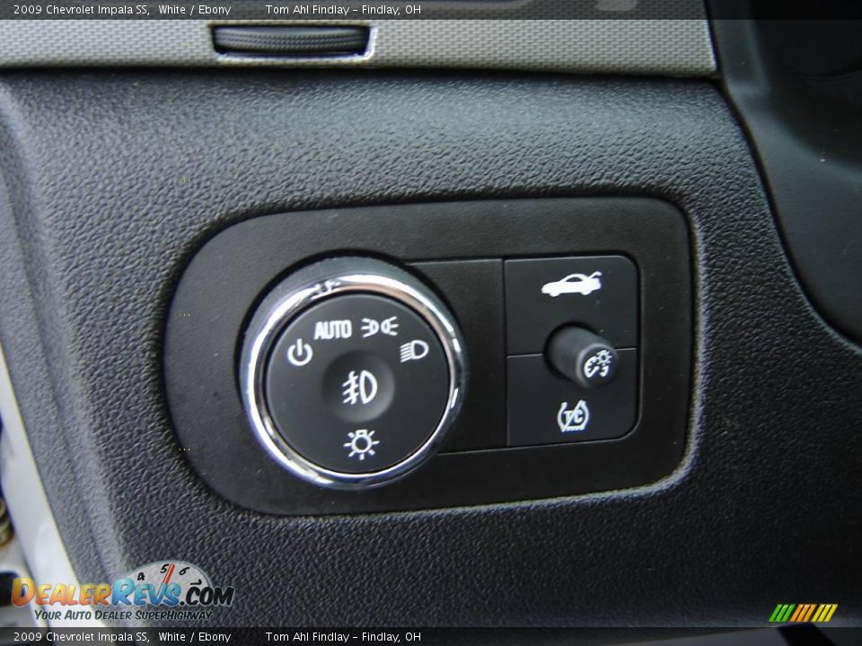 2009 Chevrolet Impala SS White / Ebony Photo #17