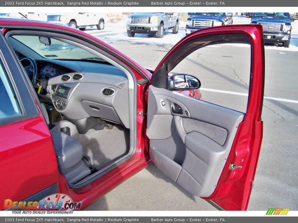 2003 Ford Focus ZX5 Hatchback Sangria Red Metallic / Medium Graphite Photo #18