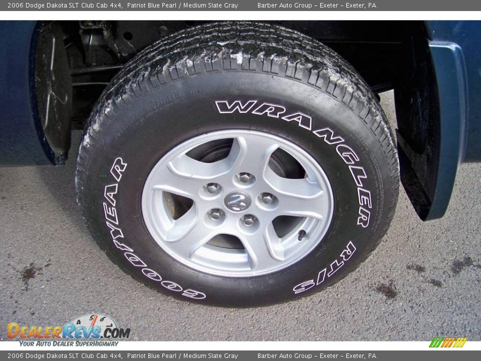 2006 Dodge Dakota SLT Club Cab 4x4 Patriot Blue Pearl / Medium Slate Gray Photo #9
