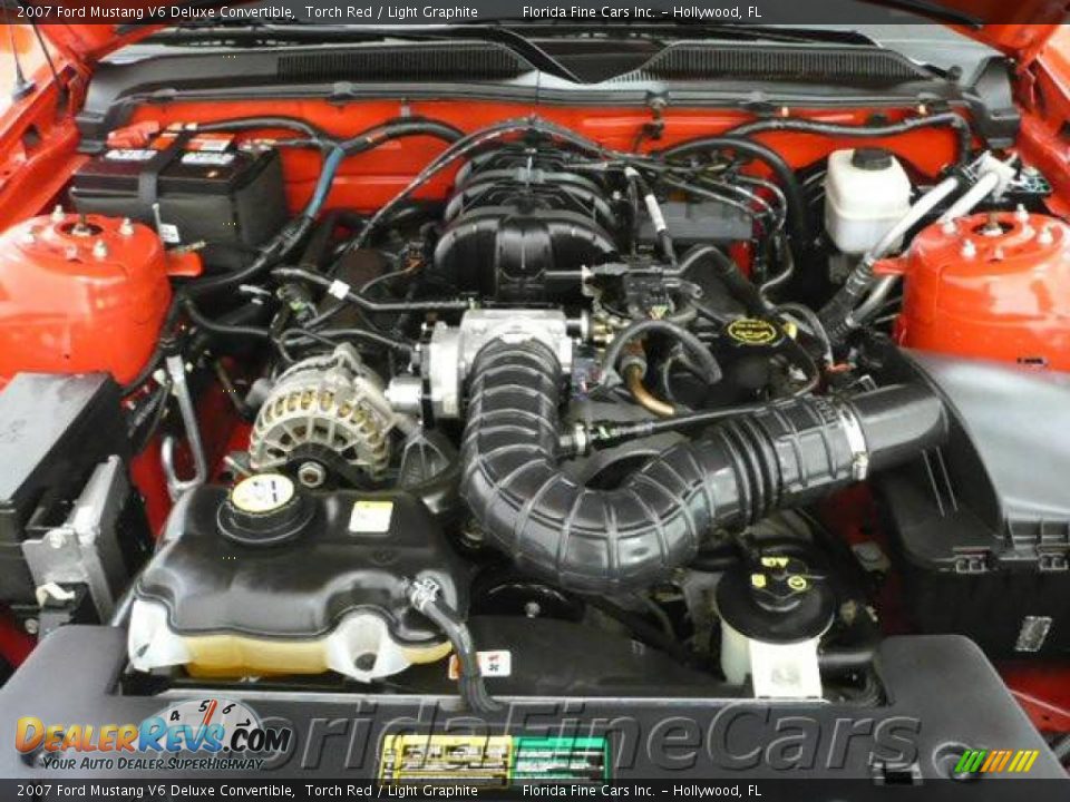 2007 Ford Mustang V6 Deluxe Convertible Torch Red / Light Graphite Photo #10