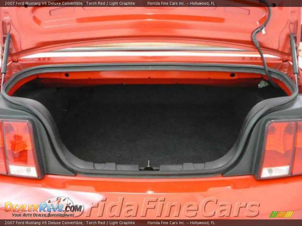 2007 Ford Mustang V6 Deluxe Convertible Torch Red / Light Graphite Photo #11