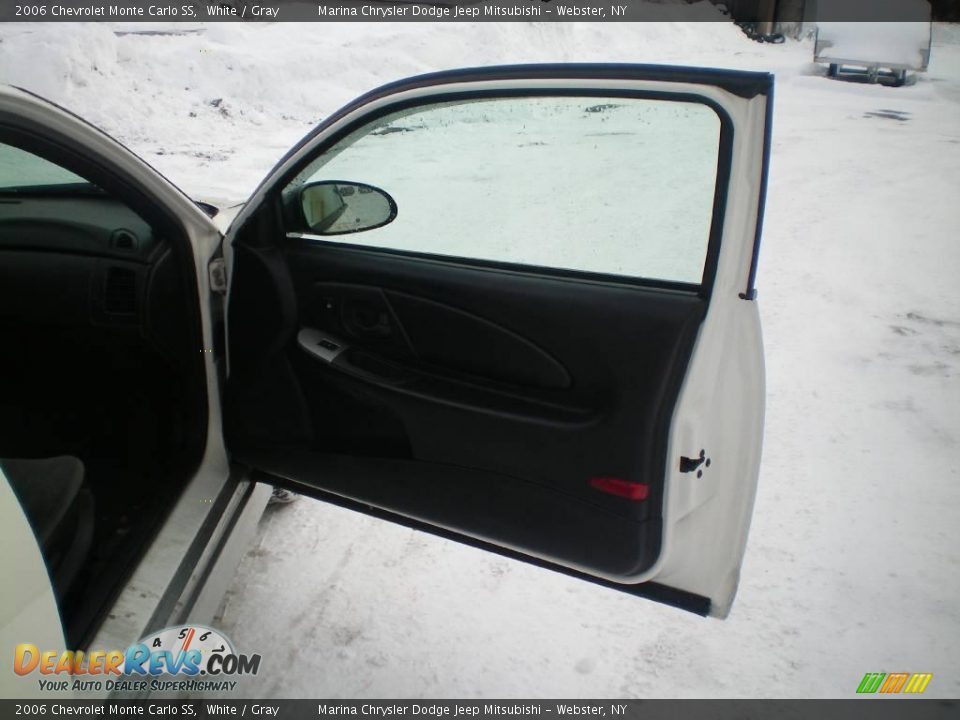 2006 Chevrolet Monte Carlo SS White / Gray Photo #18