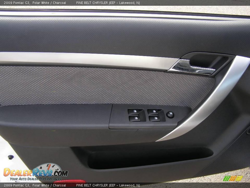 2009 Pontiac G3 Polar White / Charcoal Photo #8