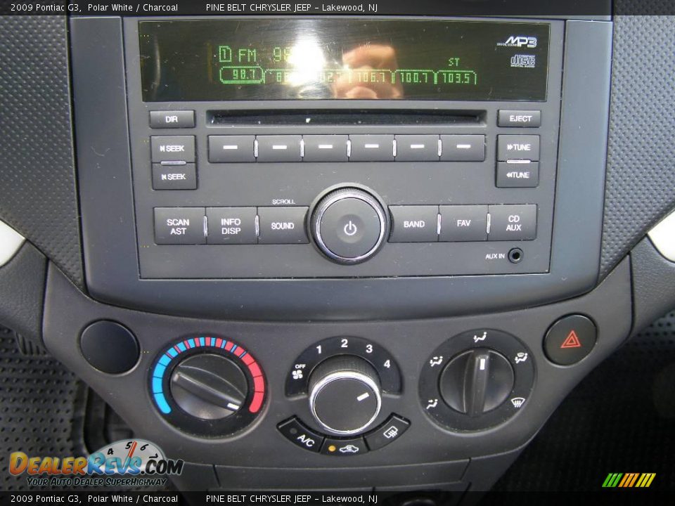 2009 Pontiac G3 Polar White / Charcoal Photo #11