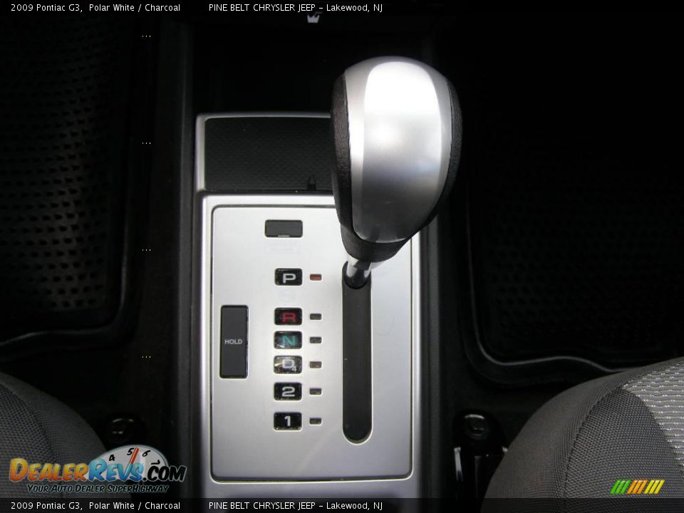 2009 Pontiac G3 Polar White / Charcoal Photo #12