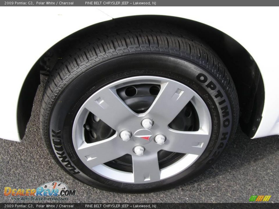 2009 Pontiac G3 Polar White / Charcoal Photo #13
