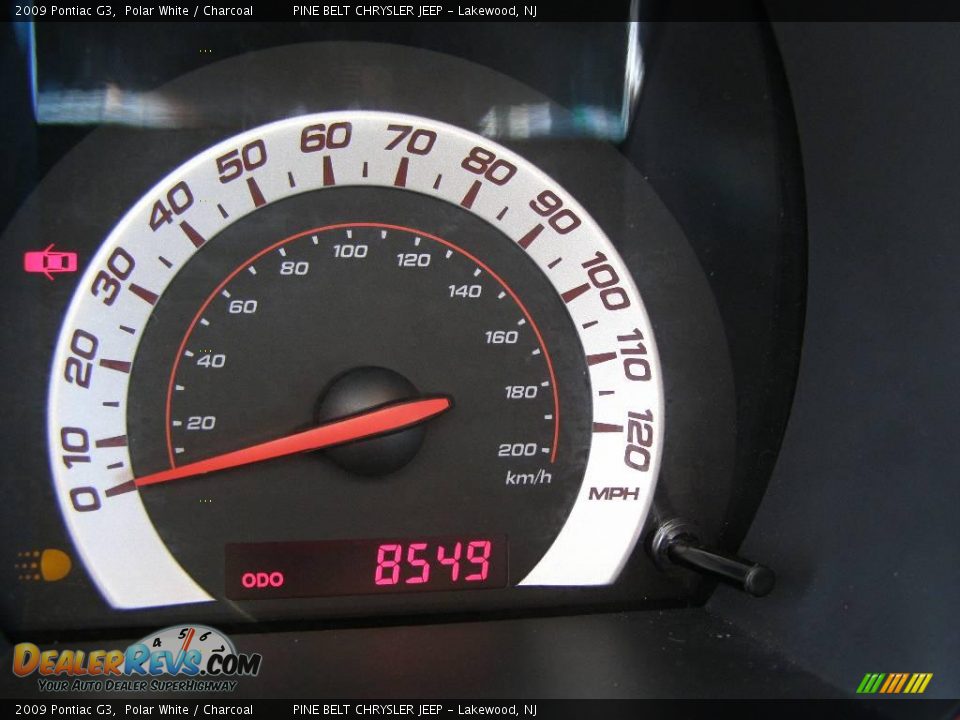 2009 Pontiac G3 Polar White / Charcoal Photo #15