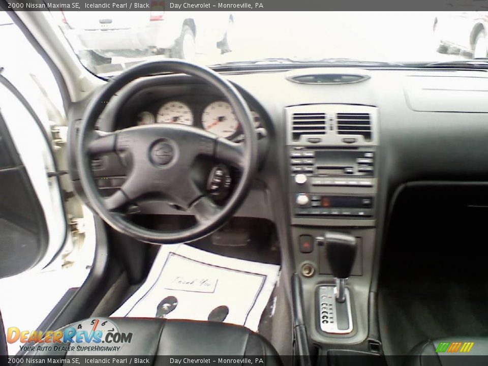 2000 Nissan Maxima SE Icelandic Pearl / Black Photo #7