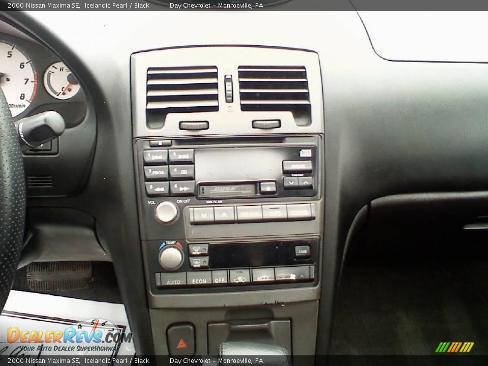 2000 Nissan Maxima SE Icelandic Pearl / Black Photo #11