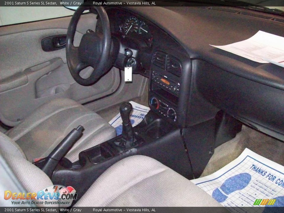 2001 Saturn S Series SL Sedan White / Gray Photo #26
