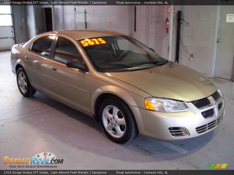 2004 Dodge Stratus SXT Sedan Light Almond Pearl Metallic / Sandstone Photo #2
