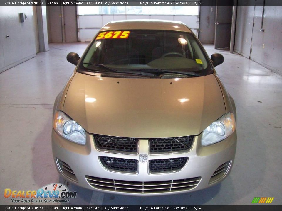 2004 Dodge Stratus SXT Sedan Light Almond Pearl Metallic / Sandstone Photo #3