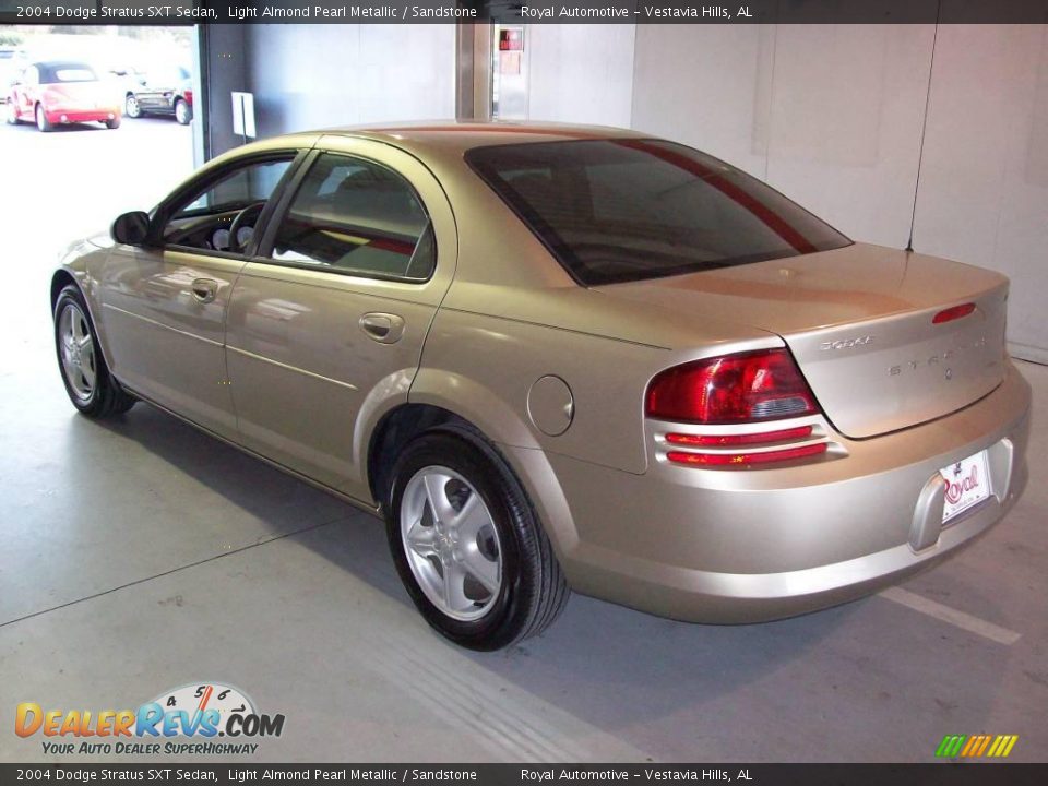 2004 Dodge Stratus SXT Sedan Light Almond Pearl Metallic / Sandstone Photo #4