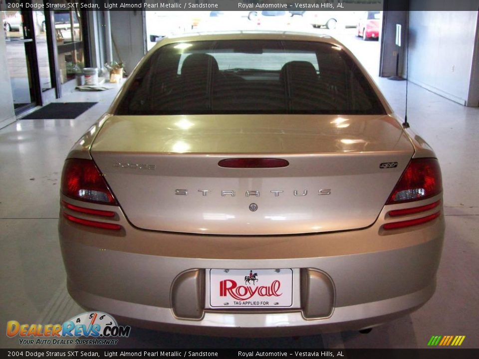 2004 Dodge Stratus SXT Sedan Light Almond Pearl Metallic / Sandstone Photo #5