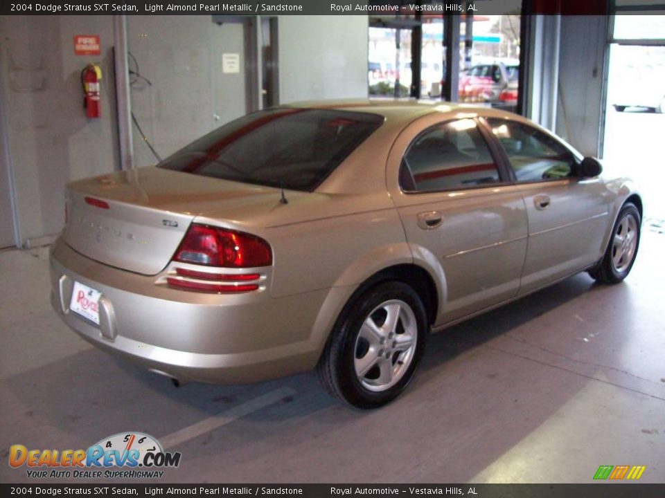 2004 Dodge Stratus SXT Sedan Light Almond Pearl Metallic / Sandstone Photo #6