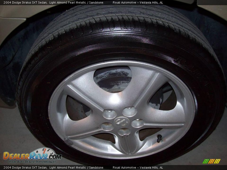 2004 Dodge Stratus SXT Sedan Light Almond Pearl Metallic / Sandstone Photo #7
