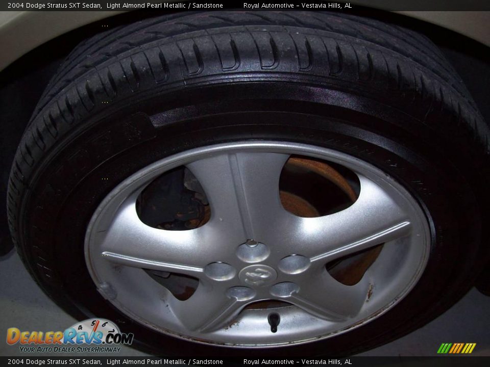 2004 Dodge Stratus SXT Sedan Light Almond Pearl Metallic / Sandstone Photo #9