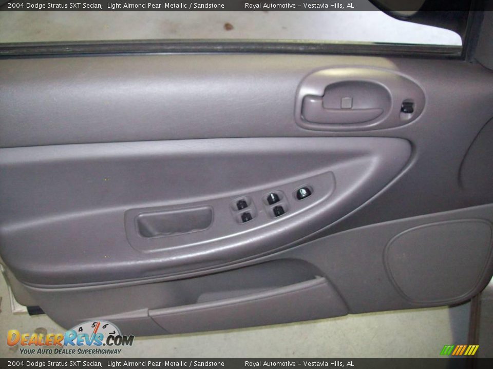2004 Dodge Stratus SXT Sedan Light Almond Pearl Metallic / Sandstone Photo #11
