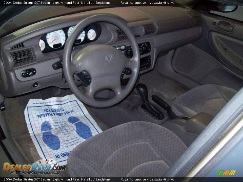2004 Dodge Stratus SXT Sedan Light Almond Pearl Metallic / Sandstone Photo #12