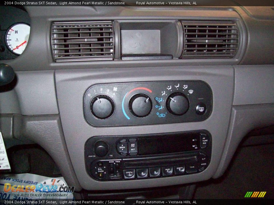 2004 Dodge Stratus SXT Sedan Light Almond Pearl Metallic / Sandstone Photo #16