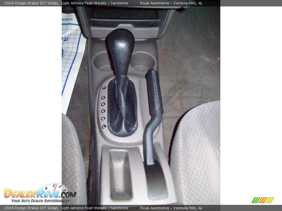 2004 Dodge Stratus SXT Sedan Light Almond Pearl Metallic / Sandstone Photo #17