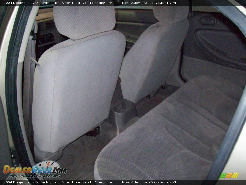 2004 Dodge Stratus SXT Sedan Light Almond Pearl Metallic / Sandstone Photo #19