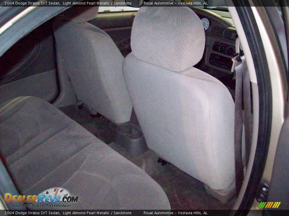 2004 Dodge Stratus SXT Sedan Light Almond Pearl Metallic / Sandstone Photo #22