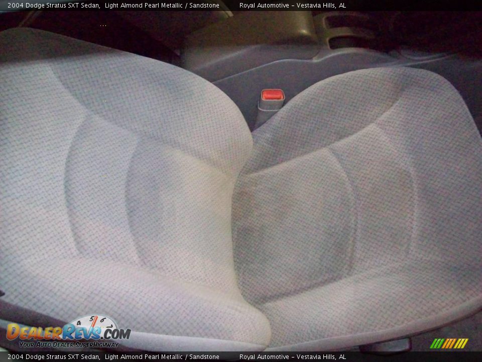 2004 Dodge Stratus SXT Sedan Light Almond Pearl Metallic / Sandstone Photo #26