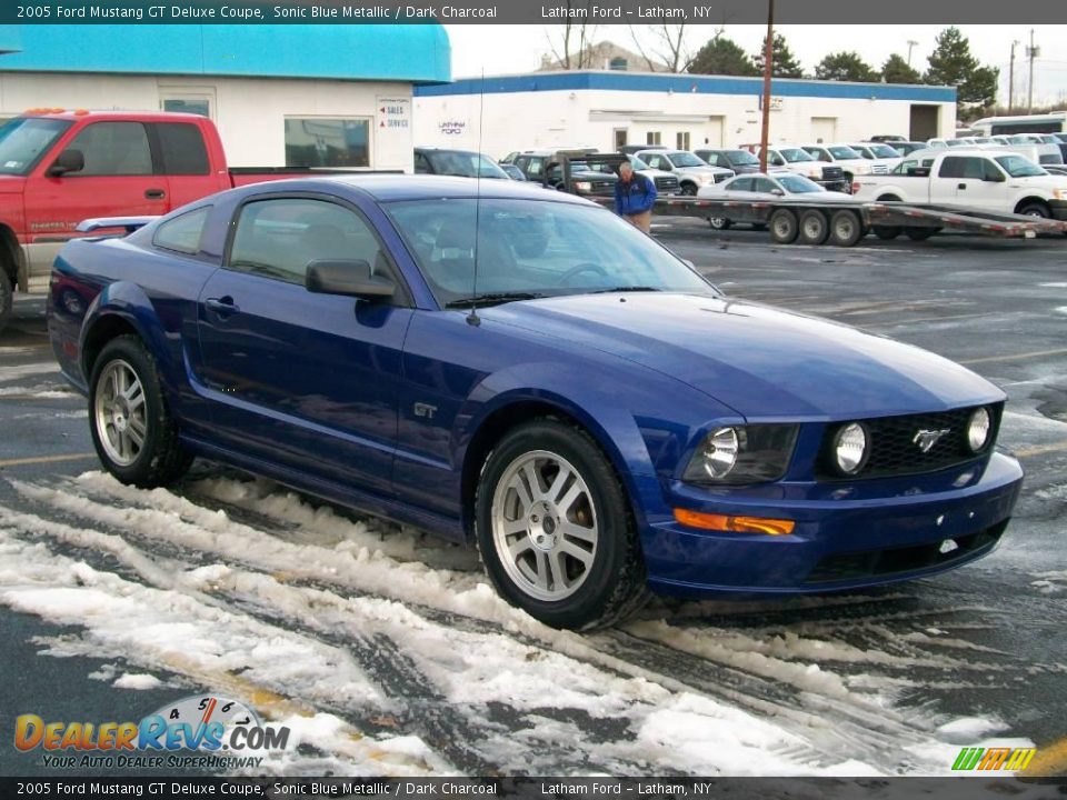 2005 Ford Mustang GT Deluxe Coupe Sonic Blue Metallic / Dark Charcoal Photo #2