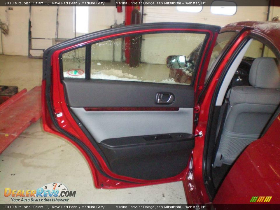 2010 Mitsubishi Galant ES Rave Red Pearl / Medium Gray Photo #16