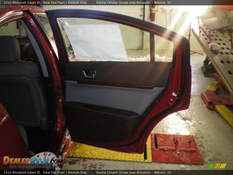 2010 Mitsubishi Galant ES Rave Red Pearl / Medium Gray Photo #19