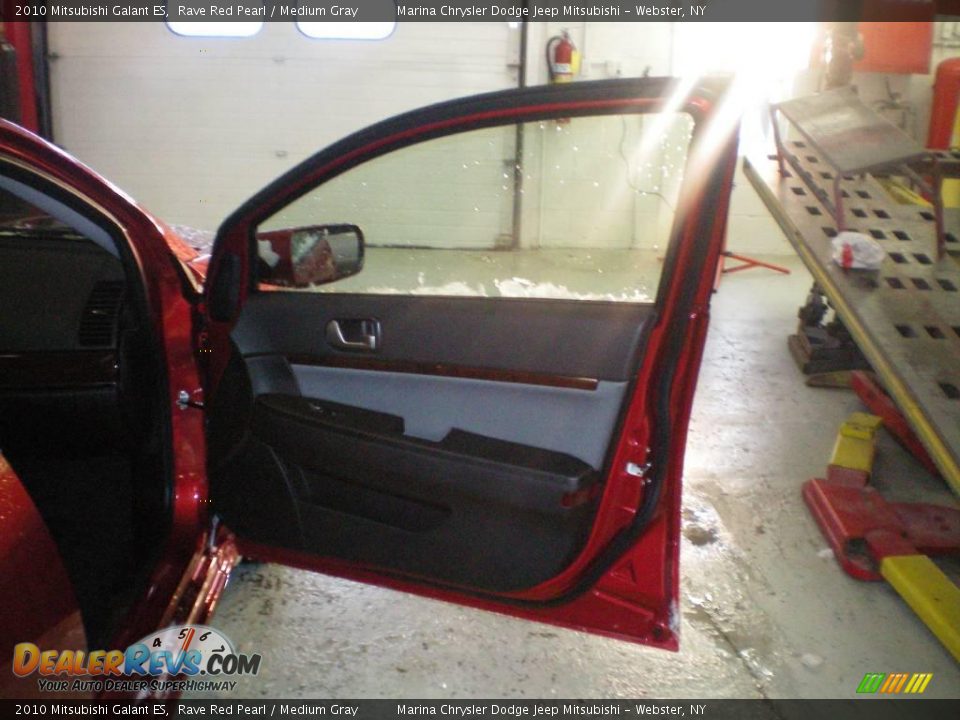 2010 Mitsubishi Galant ES Rave Red Pearl / Medium Gray Photo #21
