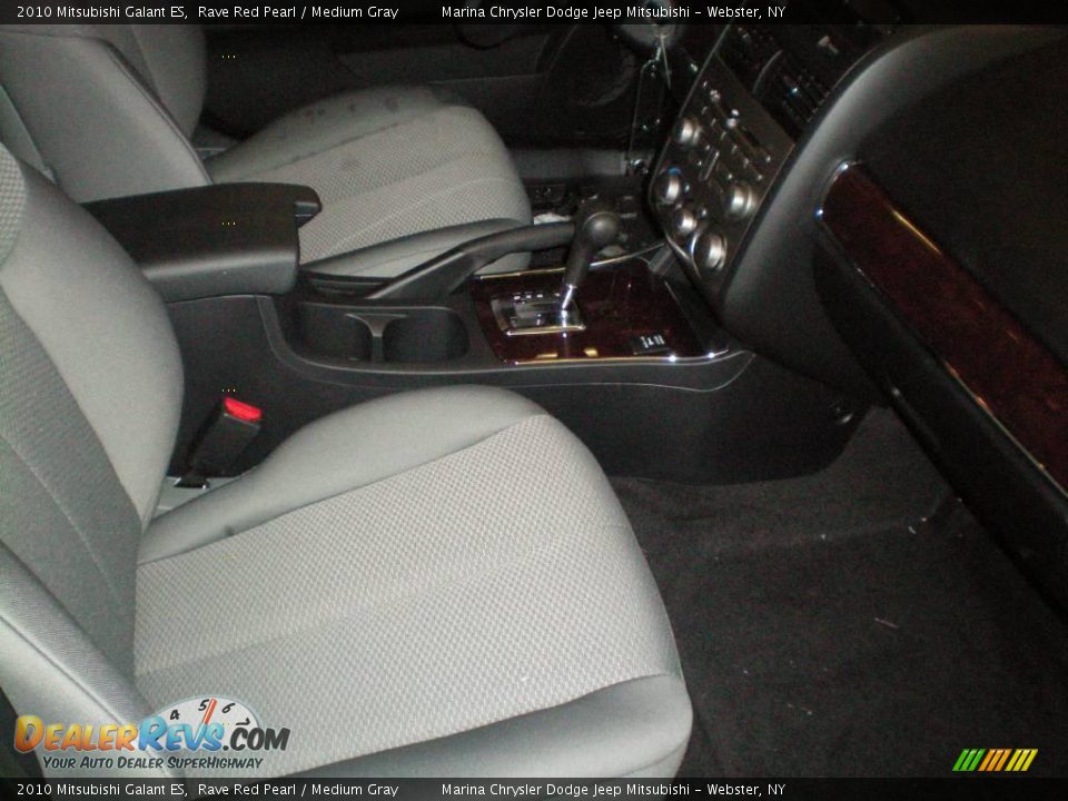 2010 Mitsubishi Galant ES Rave Red Pearl / Medium Gray Photo #22