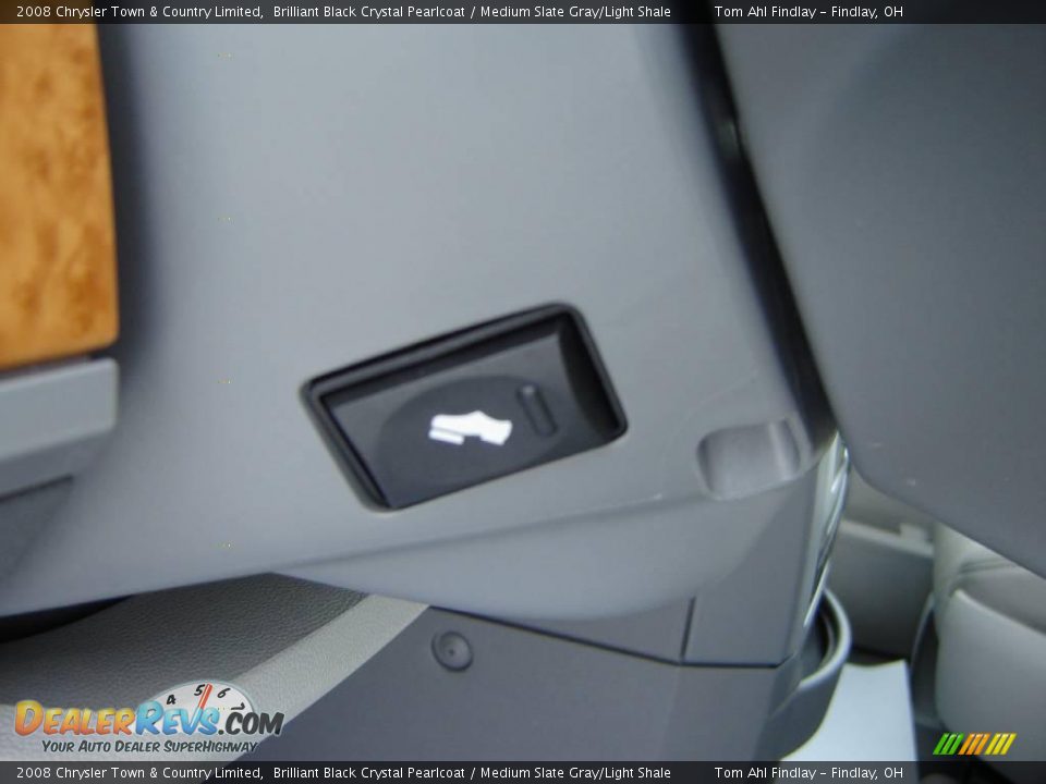 2008 Chrysler Town & Country Limited Brilliant Black Crystal Pearlcoat / Medium Slate Gray/Light Shale Photo #19