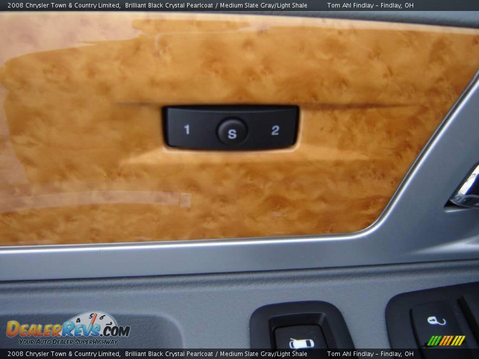 2008 Chrysler Town & Country Limited Brilliant Black Crystal Pearlcoat / Medium Slate Gray/Light Shale Photo #20