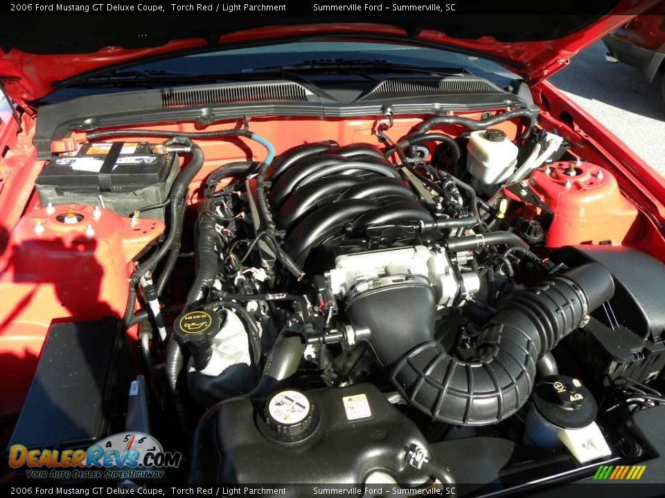 2006 Ford Mustang GT Deluxe Coupe Torch Red / Light Parchment Photo #15