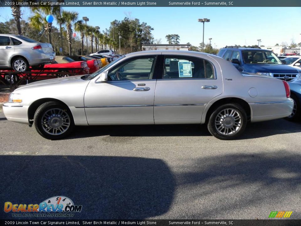 2009 Lincoln Town Car Signature Limited Silver Birch Metallic / Medium Light Stone Photo #2