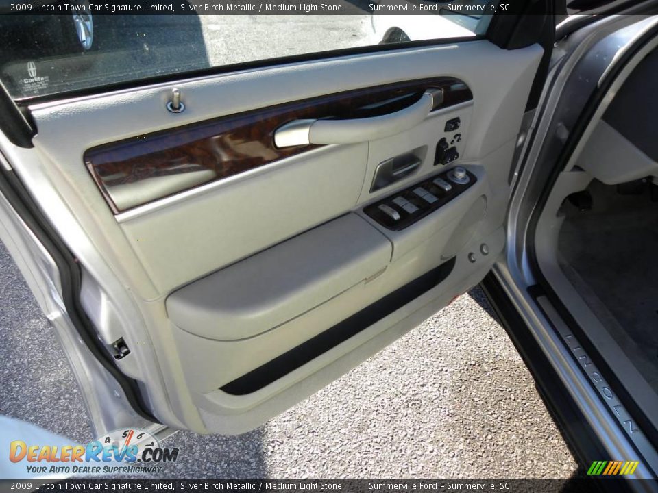 2009 Lincoln Town Car Signature Limited Silver Birch Metallic / Medium Light Stone Photo #5