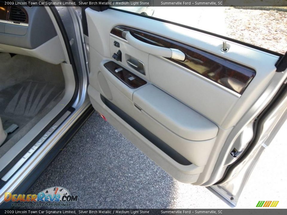 2009 Lincoln Town Car Signature Limited Silver Birch Metallic / Medium Light Stone Photo #9