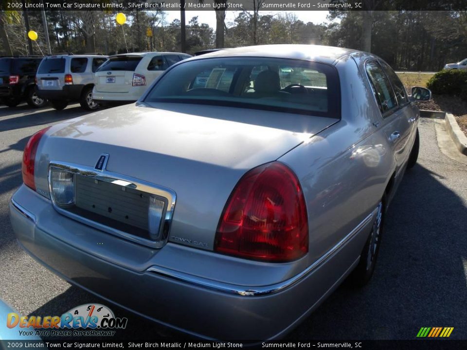 2009 Lincoln Town Car Signature Limited Silver Birch Metallic / Medium Light Stone Photo #13