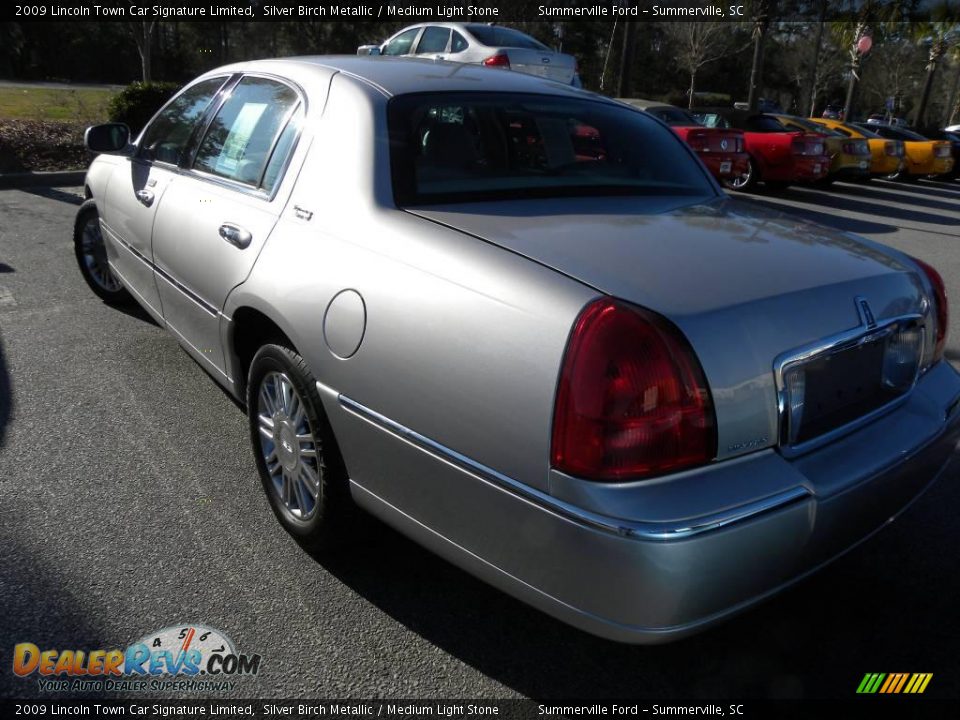 2009 Lincoln Town Car Signature Limited Silver Birch Metallic / Medium Light Stone Photo #15